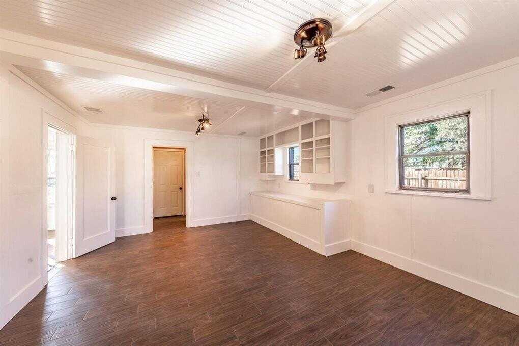 2215 18th Street unit: Front - Photo 6 of 19