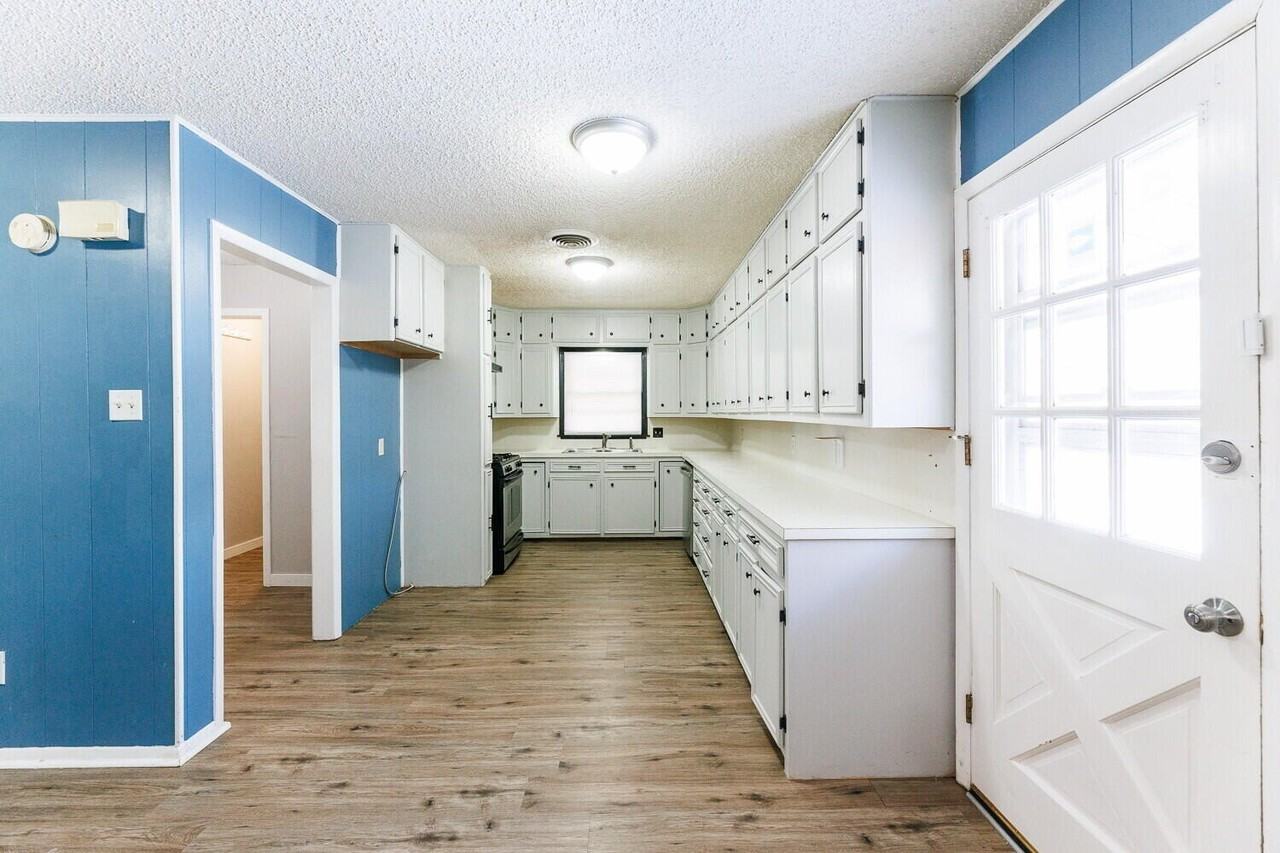 5402 9th St - Photo 5 of 24