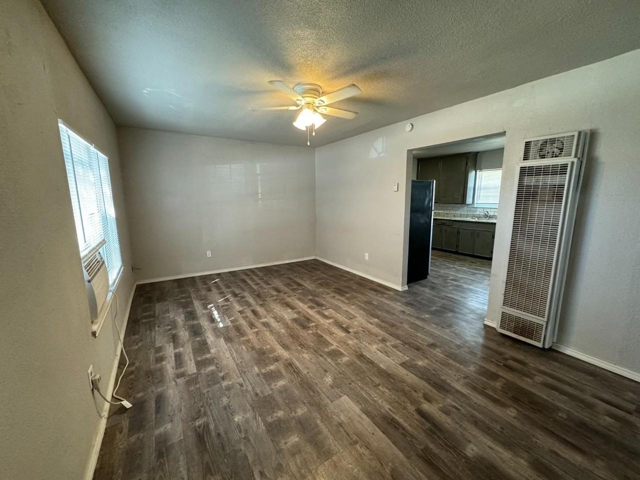 509 E Queens St - Photo 2 of 8