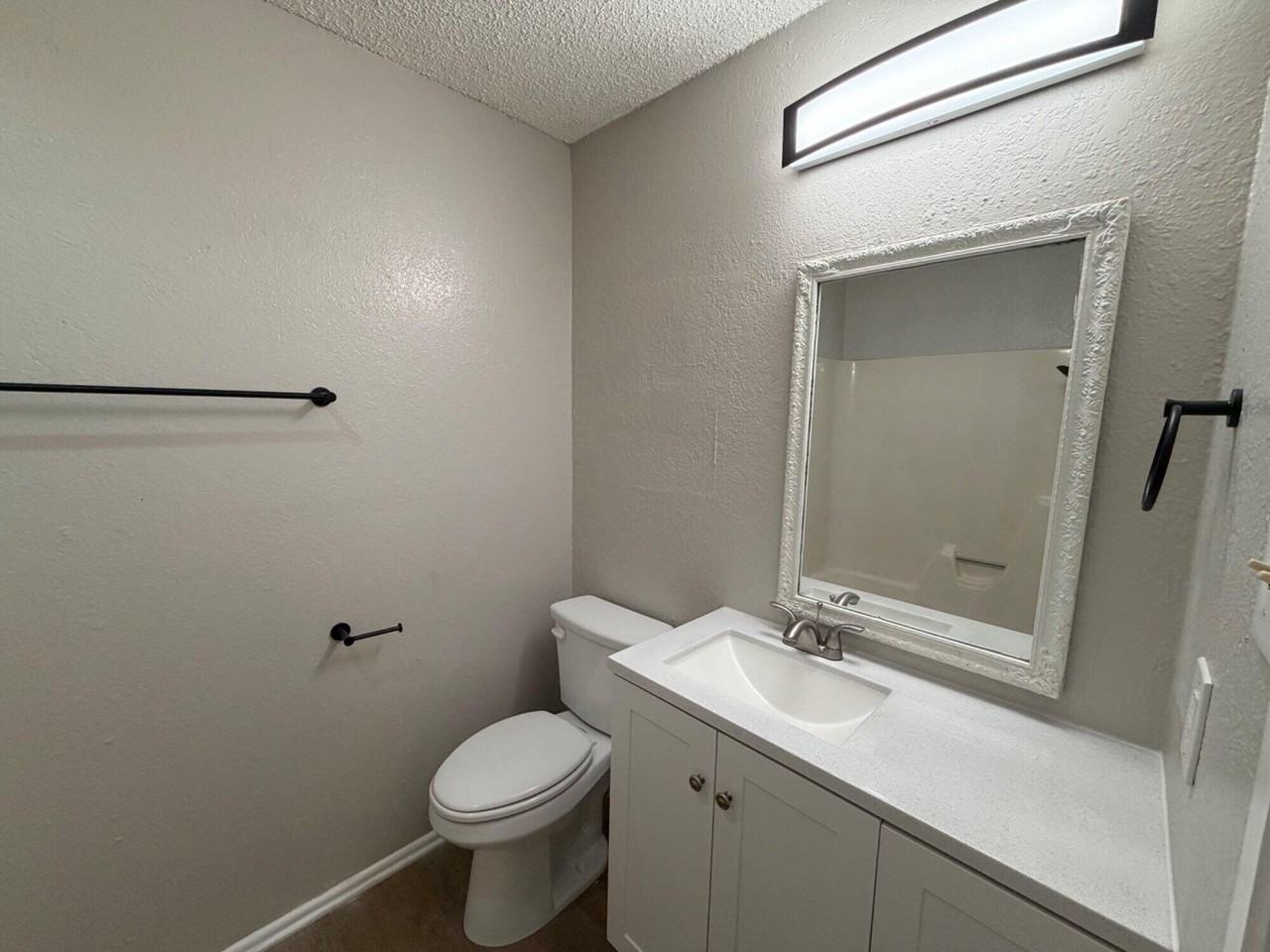 9604 Elgin Ave Apt B - Photo 7 of 12