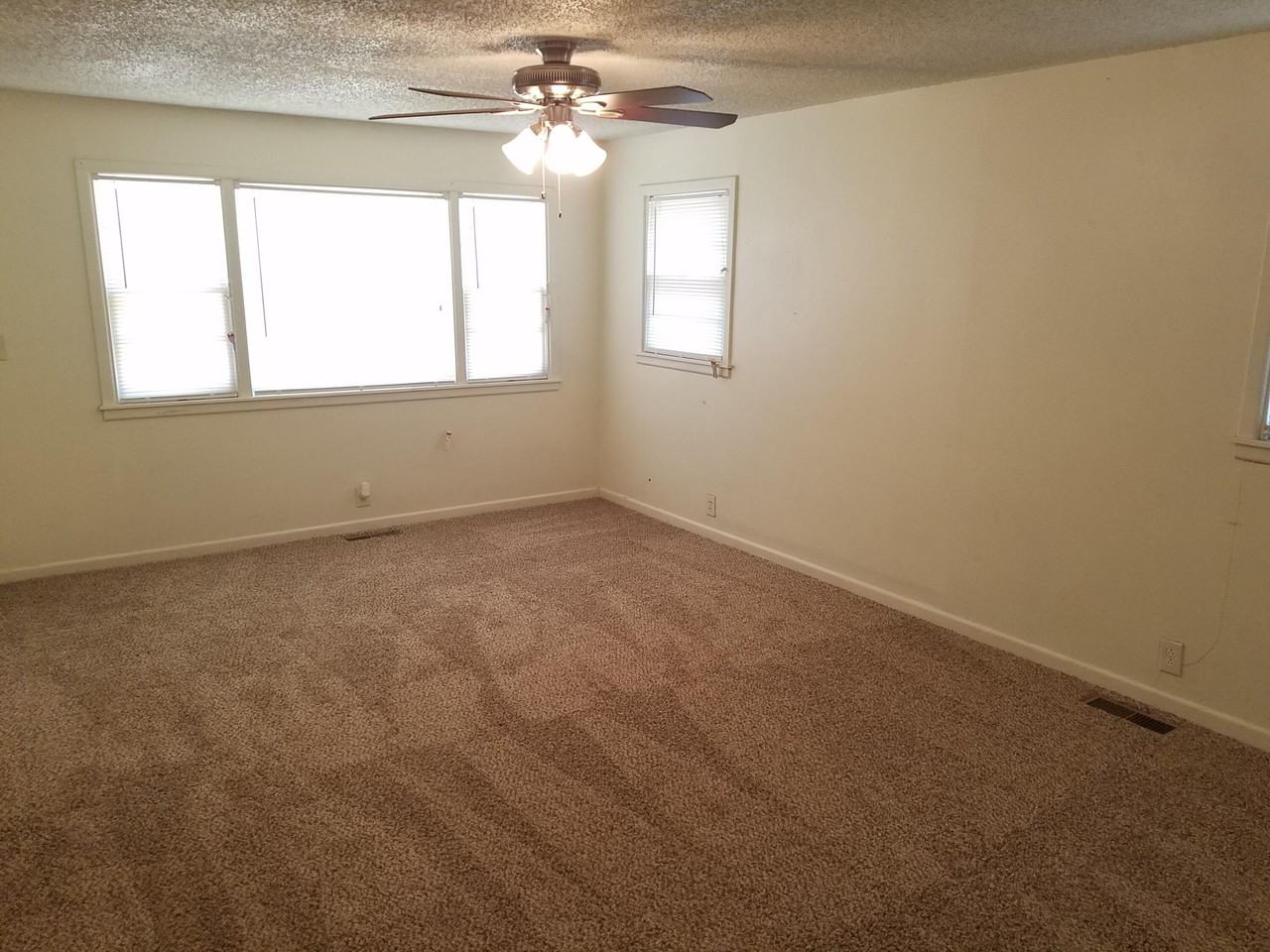 2702 22nd St - Photo 2 of 9