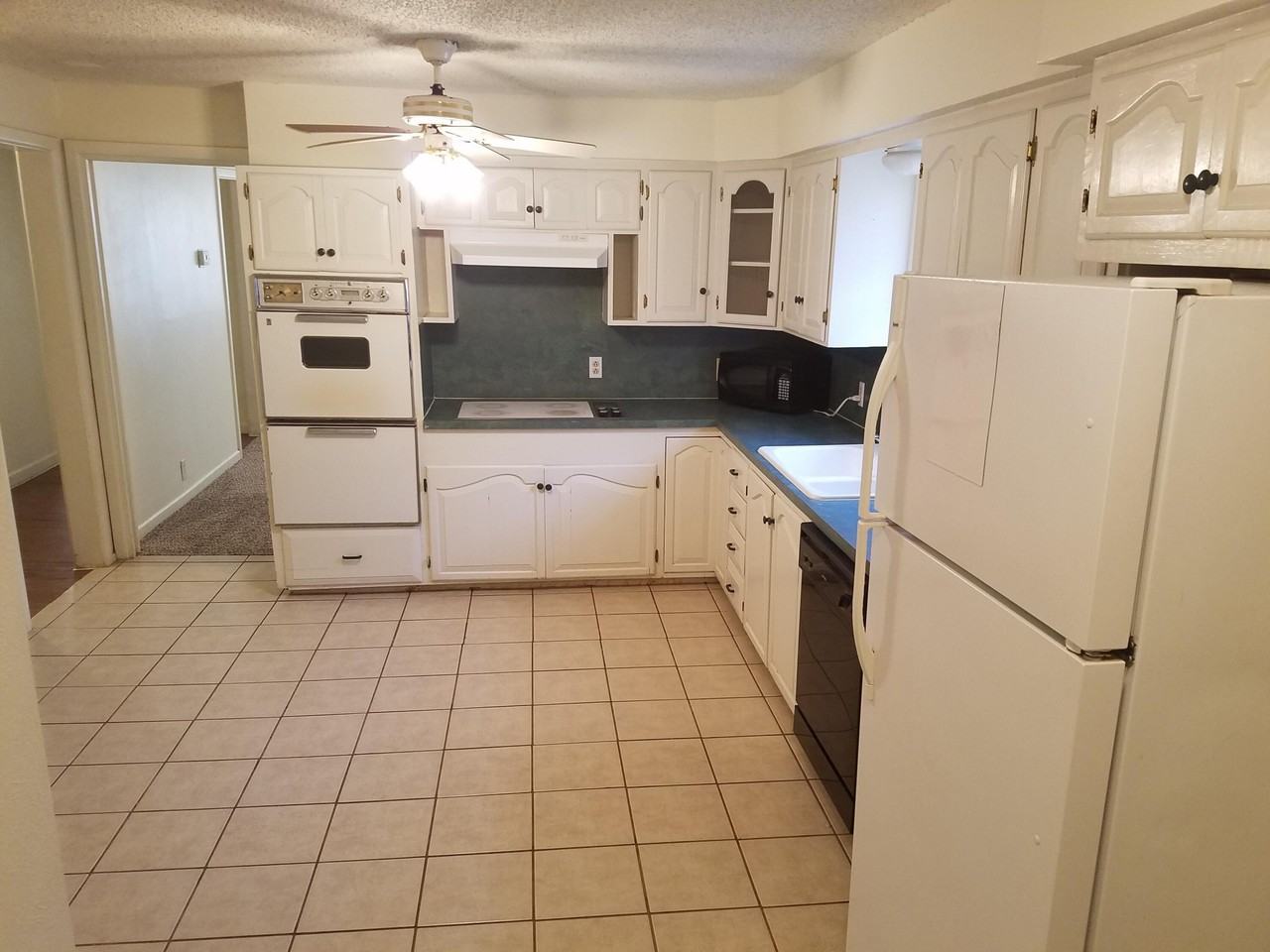 2702 22nd St - Photo 3 of 9