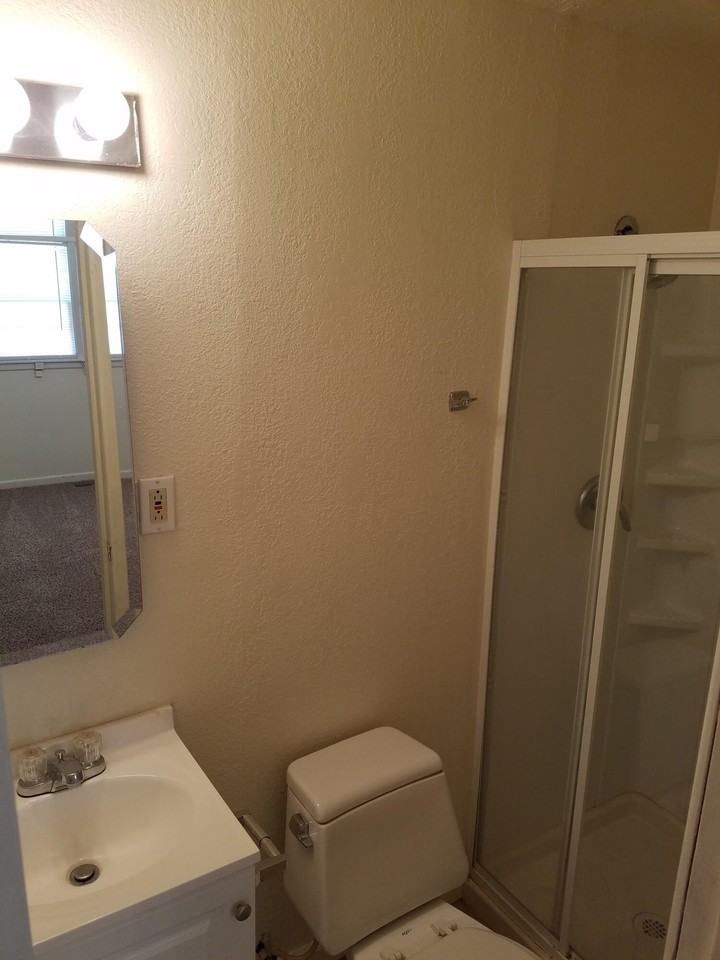 2702 22nd St - Photo 5 of 9