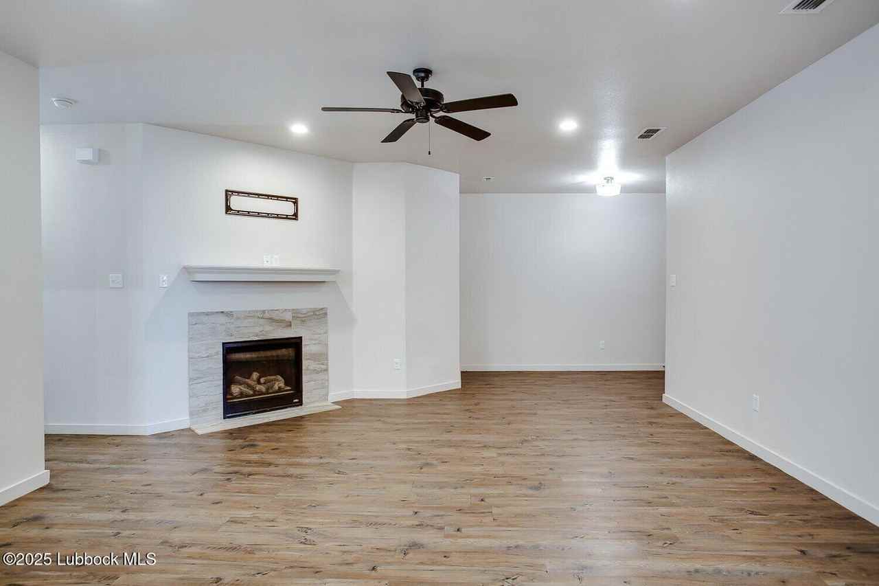 2731 137th St - Photo 3 of 14