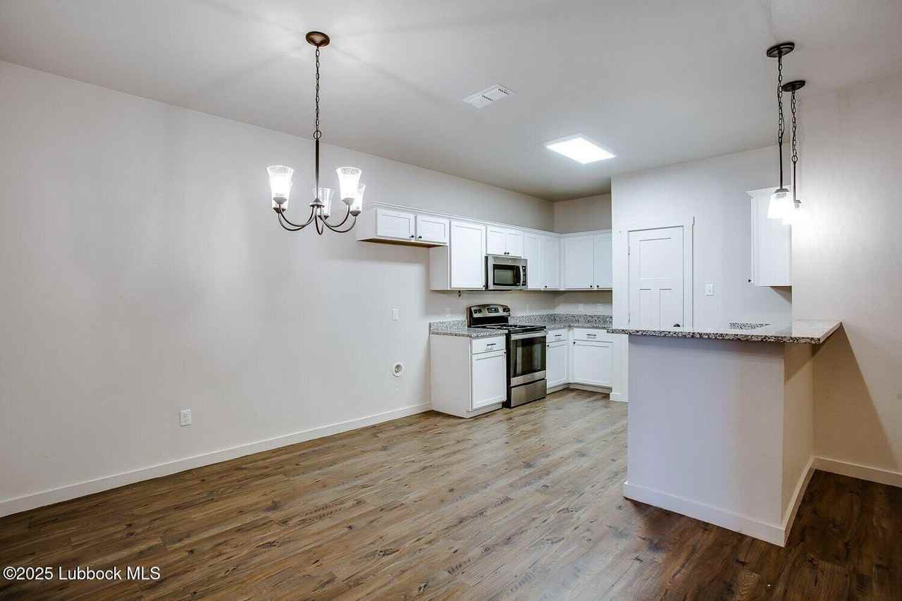 2731 137th St - Photo 4 of 14