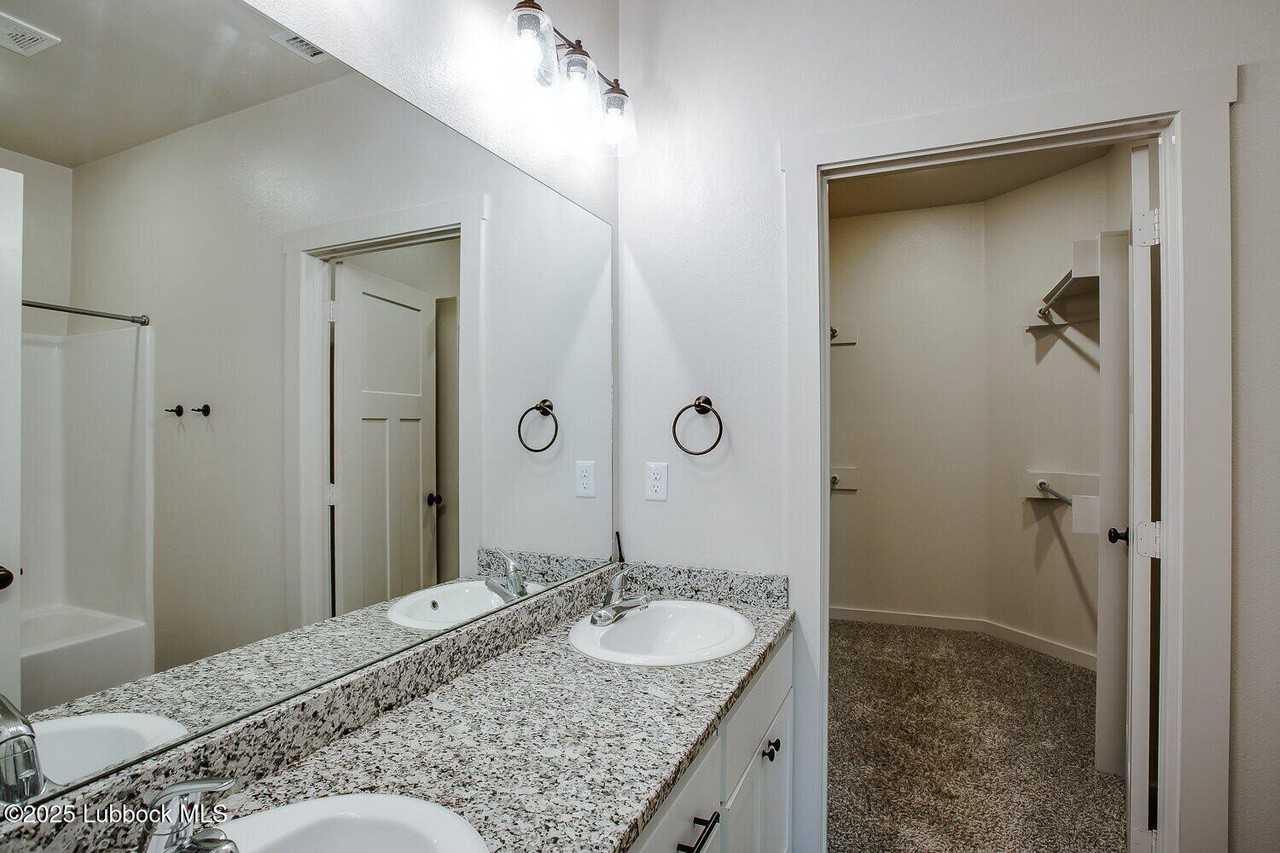 2731 137th St - Photo 7 of 14