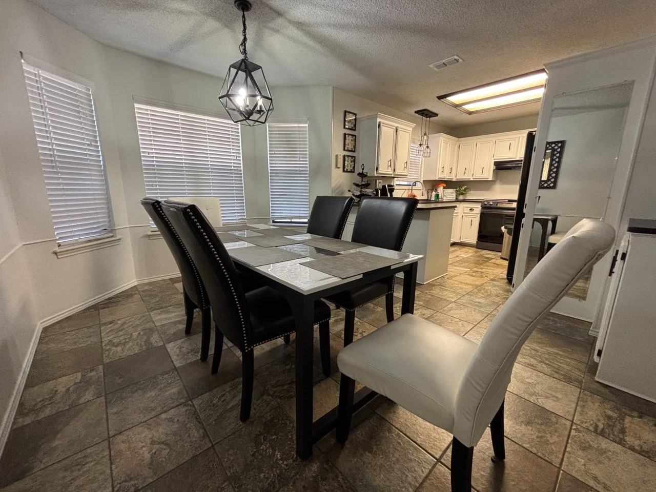 9701 Abbeville Ave - Photo 7 of 26