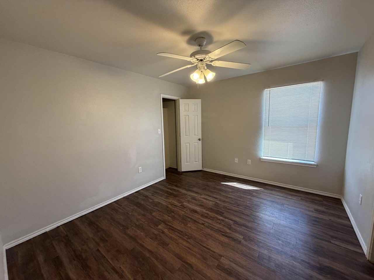 533 N Clinton Ave Apt B - Photo 6 of 17