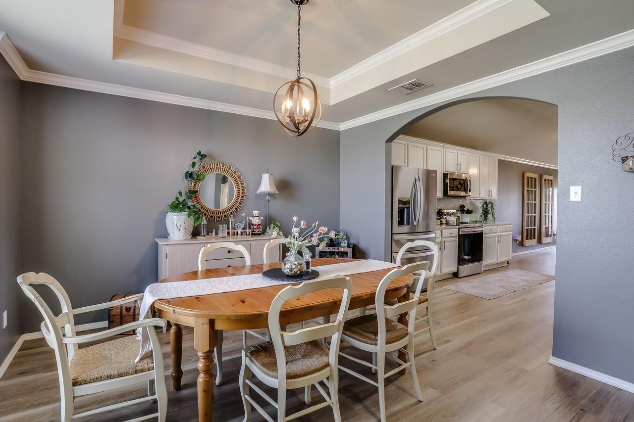 7633 85th St - Photo 3 of 18