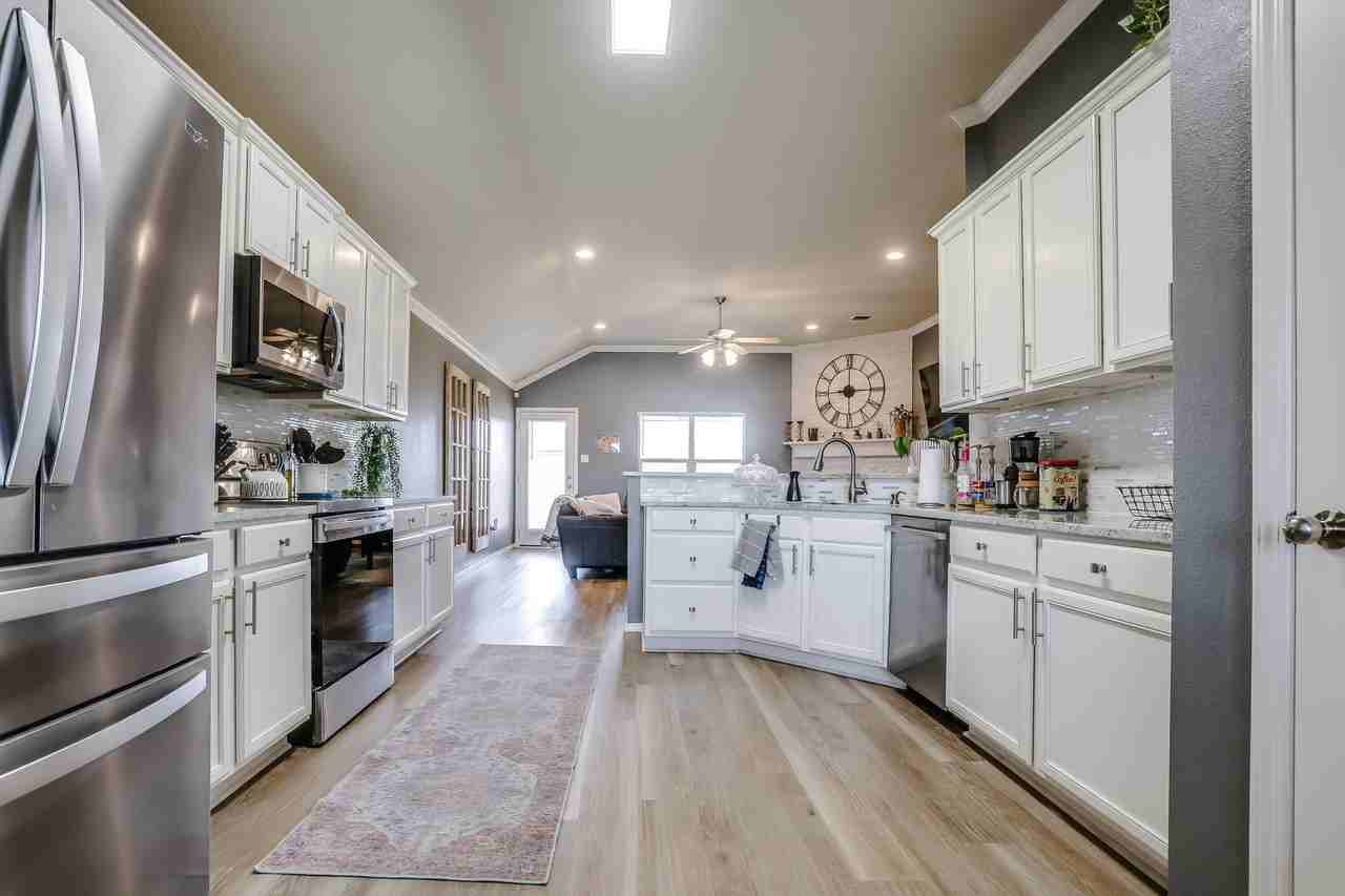 7633 85th St - Photo 5 of 18