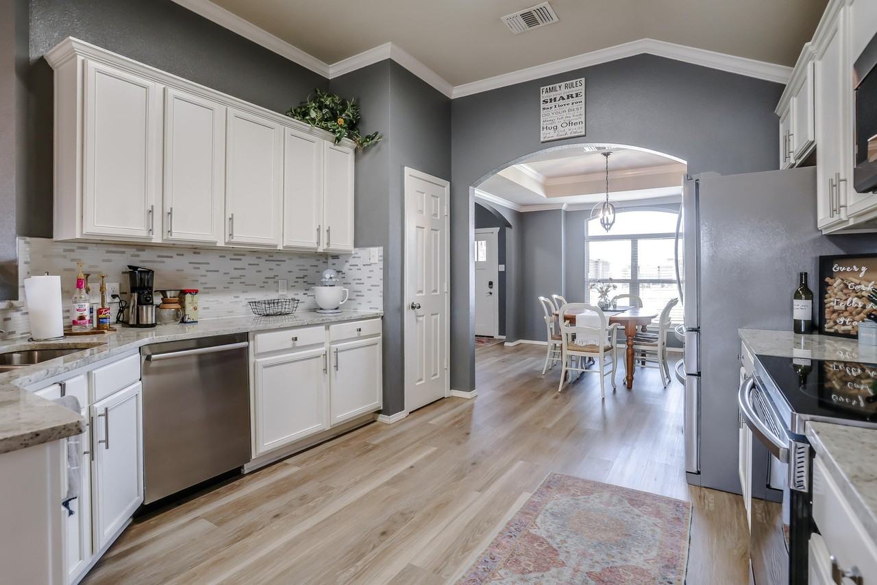 7633 85th St - Photo 7 of 18