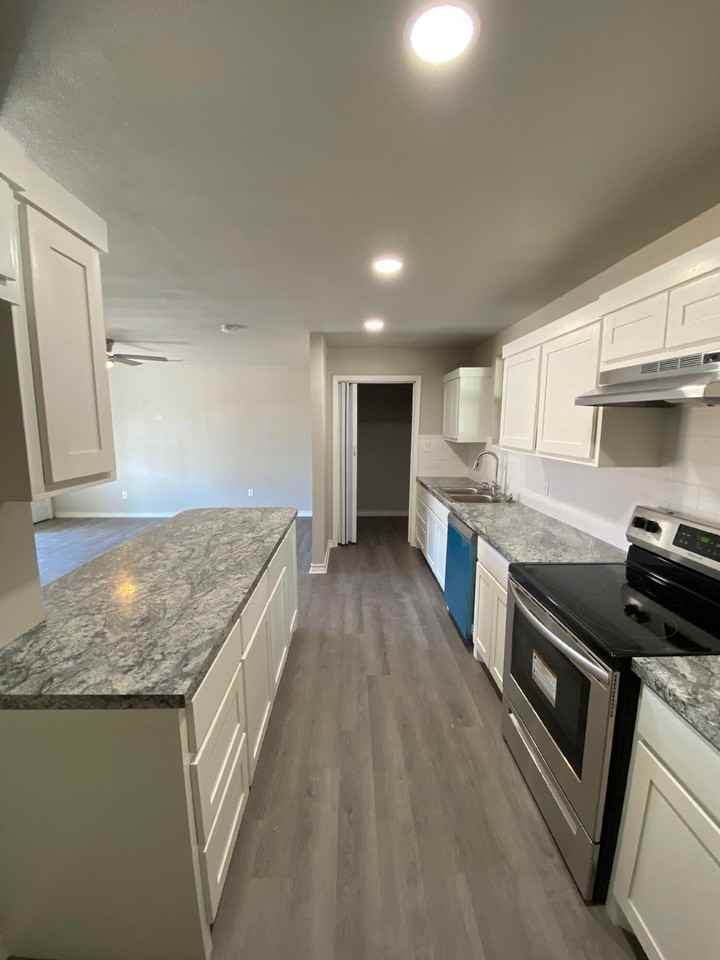 2823 56th St - Photo 6 of 15