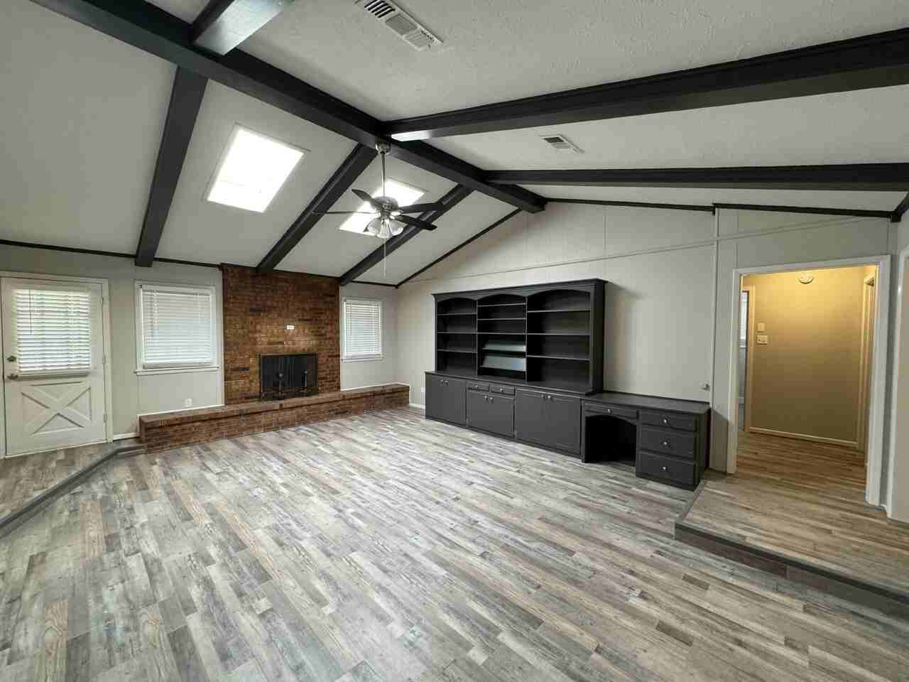 3006 59th St - Photo 2 of 11