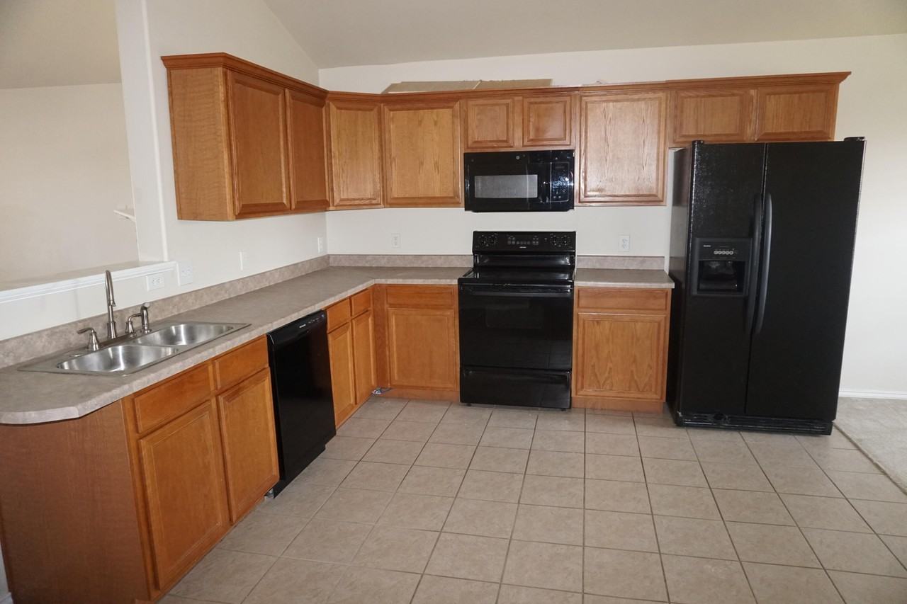 6549 85th St - Photo 3 of 9