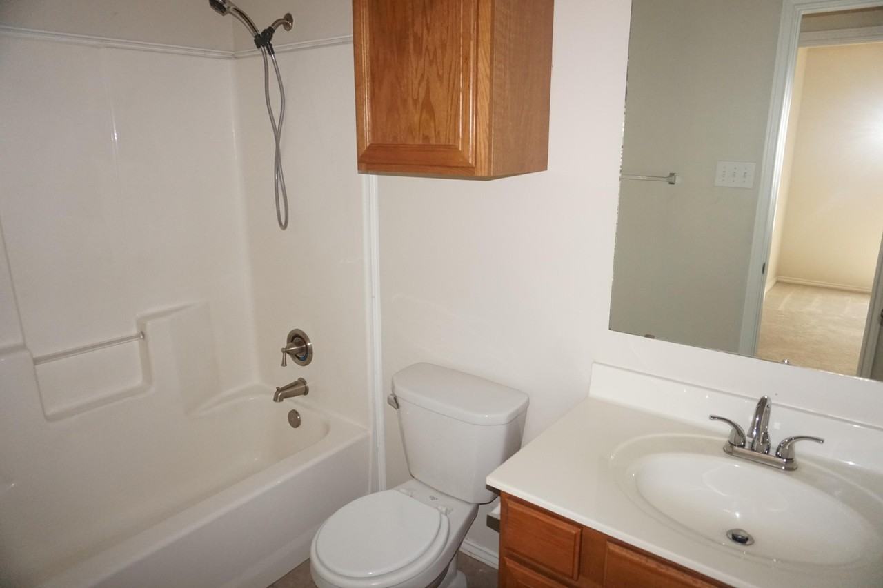 6549 85th St - Photo 6 of 9