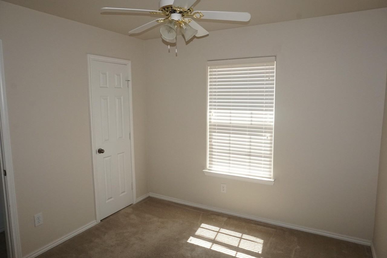 6549 85th St - Photo 7 of 9