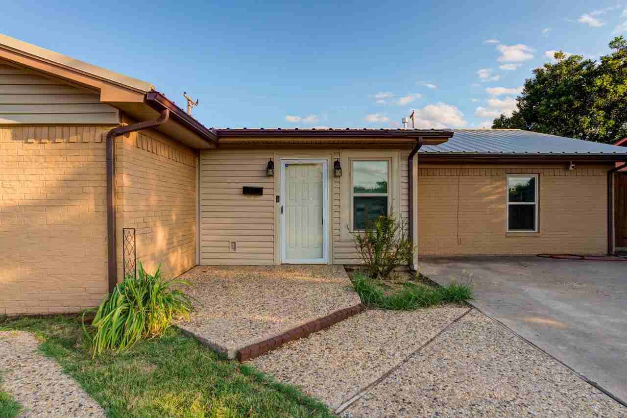 5617 38th St - Photo 3 of 26