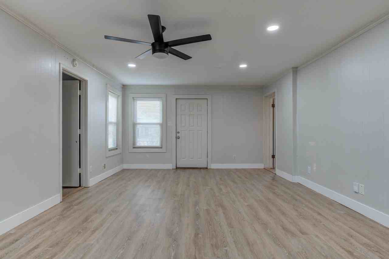 5617 38th St - Photo 6 of 26