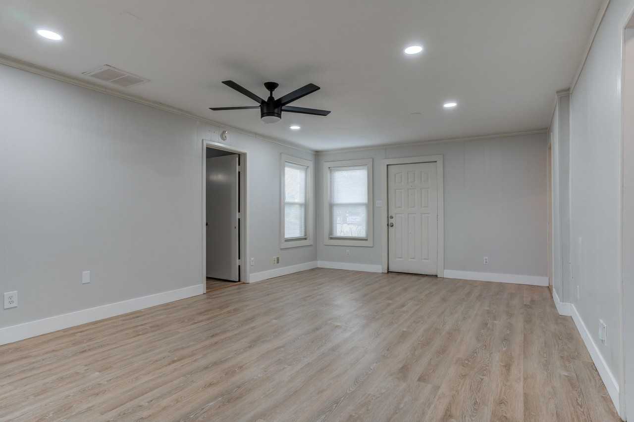 5617 38th St - Photo 7 of 26