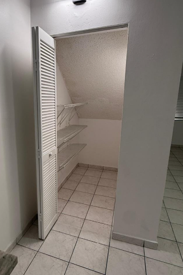 3262 W 70th St - Photo 5 of 8