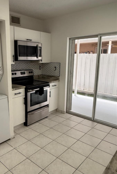 3262 W 70th St - Photo 6 of 8