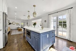 4621 Allott Ave - Photo 5 of 8