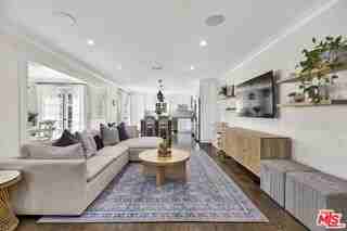 4621 Allott Ave - Photo 6 of 8