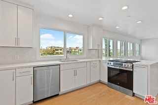 29 Lighthouse St #2 - Photo 4 of 8