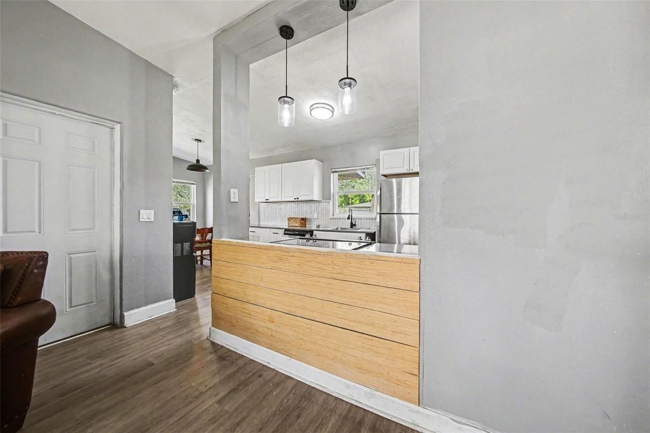 2707 Greenleaf Dr - Photo 3 of 16