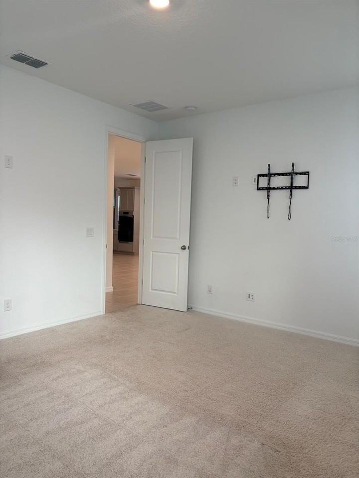 3125 Voyager Ave - Photo 5 of 17
