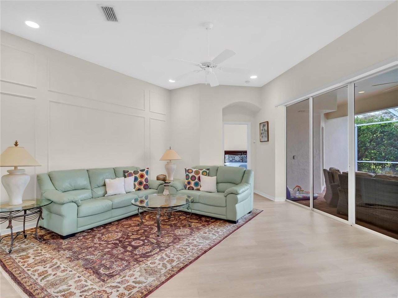 8870 Huntington Pointe Dr - Photo 6 of 32