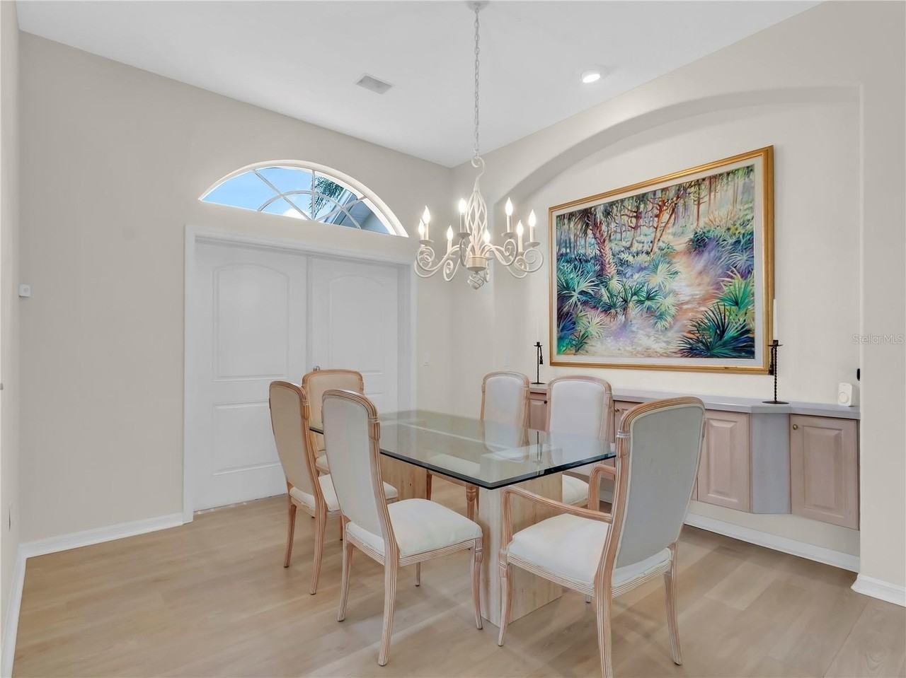 8870 Huntington Pointe Dr - Photo 7 of 32