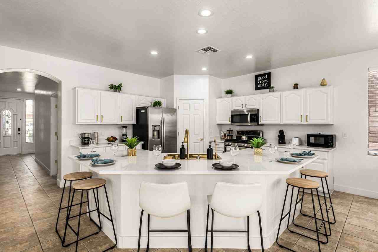 W Sandra Ter - Photo 4 of 31