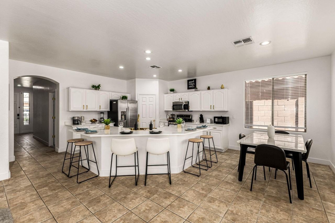 W Sandra Ter - Photo 5 of 31