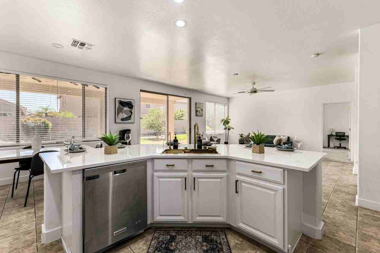 W Sandra Ter - Photo 7 of 31