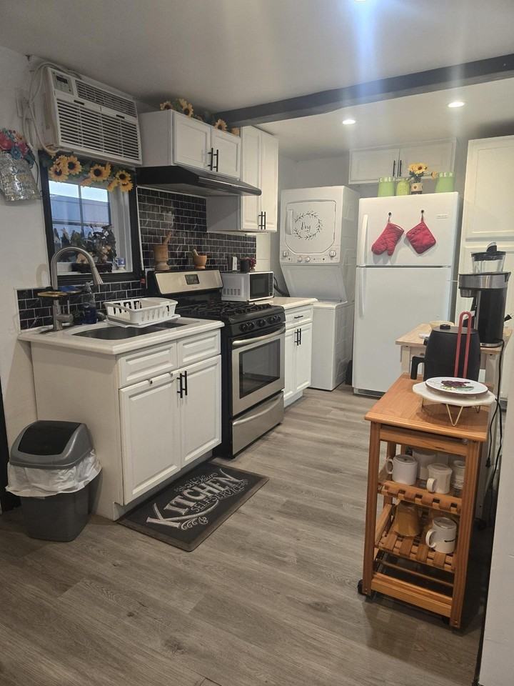 1st Ave - Photo 4 of 7