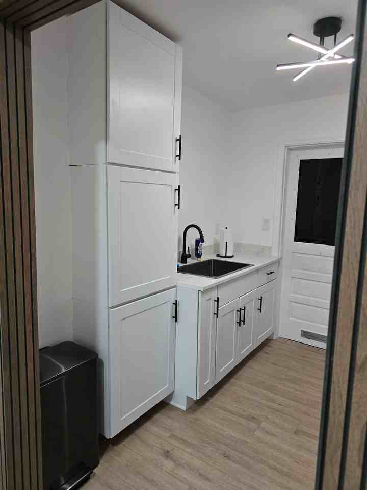 Laura St N - Photo 3 of 17