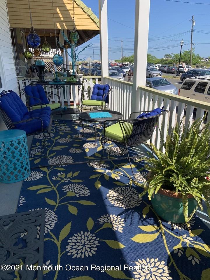 33 Broadway Apt 1 - Photo 4 of 20