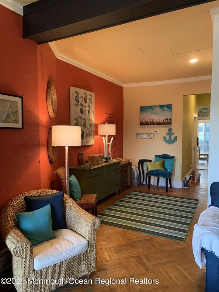 33 Broadway Apt 1 - Photo 5 of 20