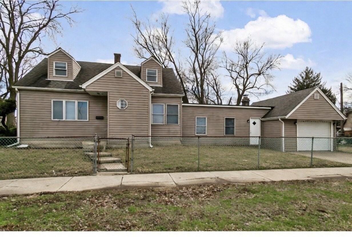 14500 Sawyer Ave - Photo 2 of 22