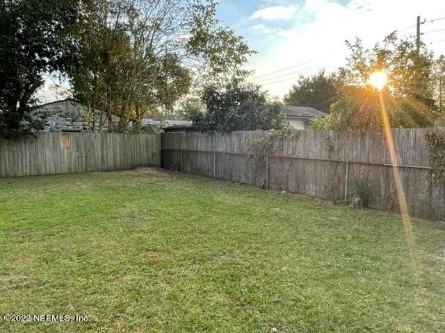 10412 Skycrest Dr N - Photo 7 of 19