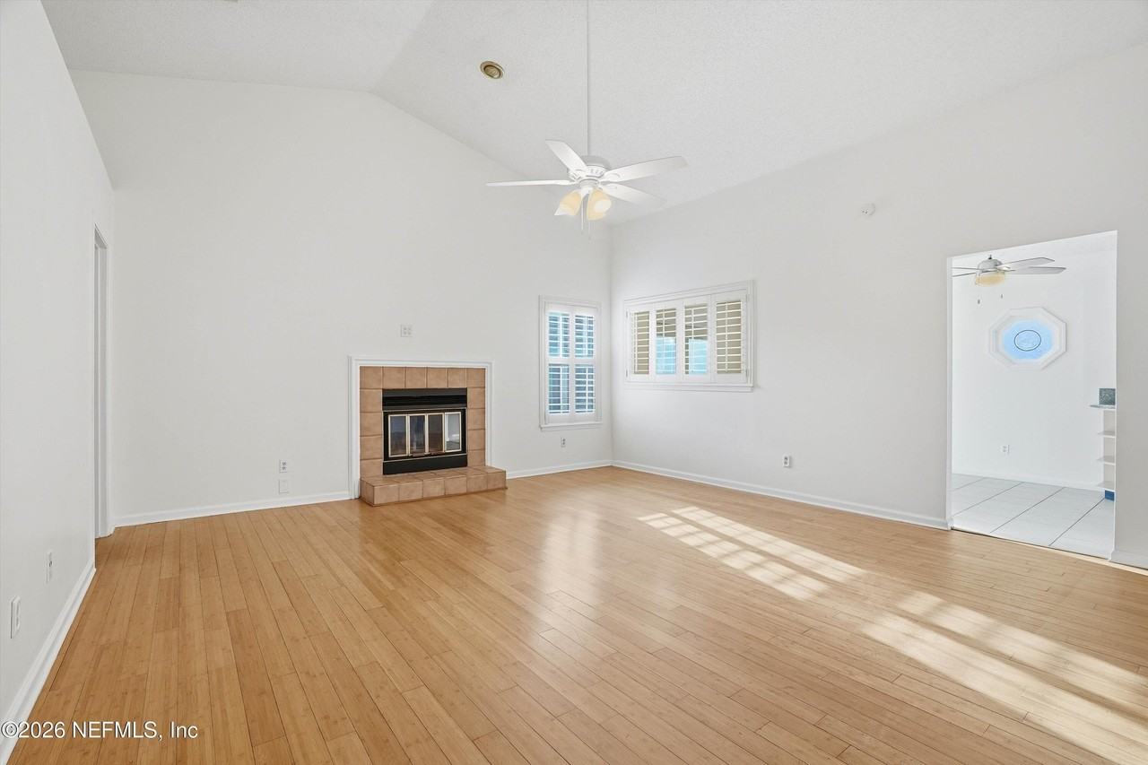 212 Pheasant Run - Photo 3 of 25