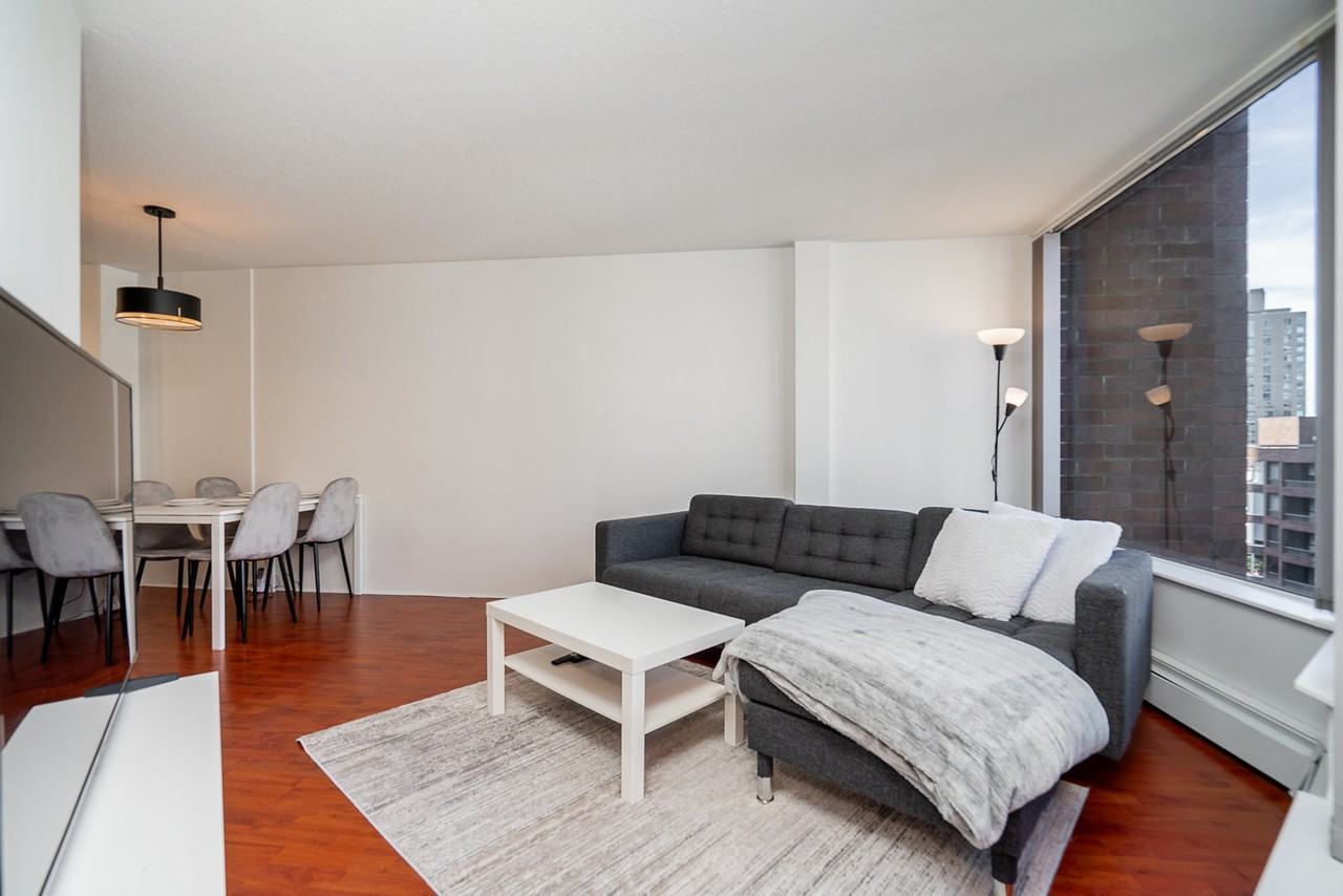 1333 Hornby Street - Photo 3 of 24