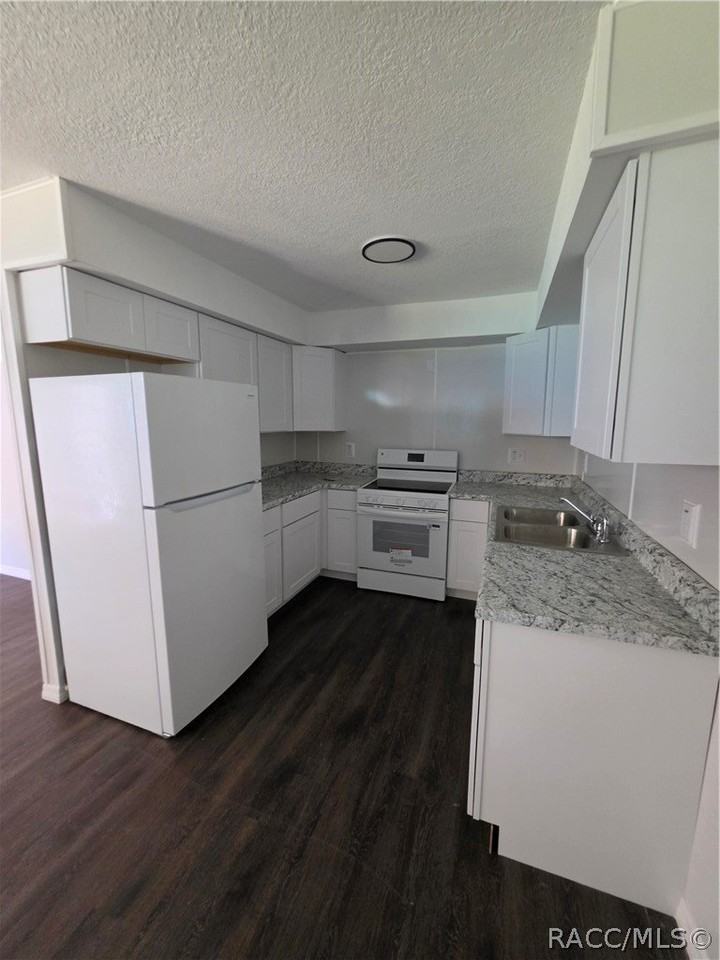 645 Ne 10th St - Photo 4 of 12