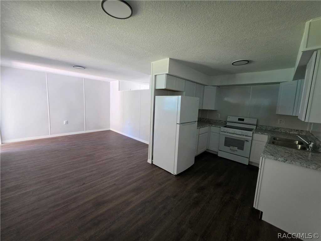 645 Ne 10th St - Photo 5 of 12