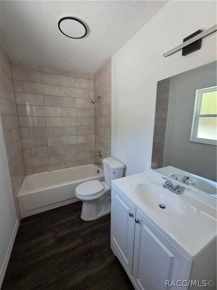 645 Ne 10th St - Photo 7 of 12