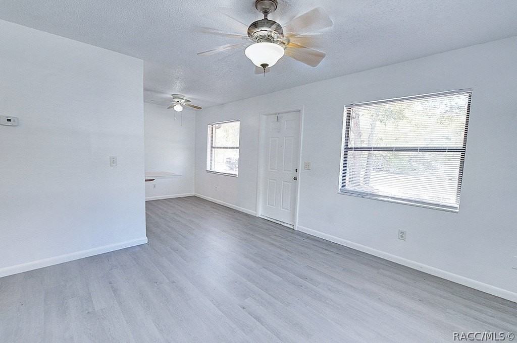 512 Long Ave #B - Photo 4 of 20
