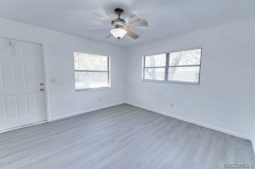 512 Long Ave #B - Photo 5 of 20