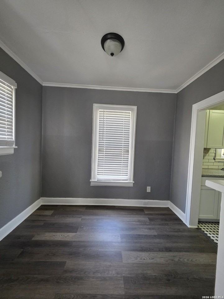 930 E Grayson St Apt 2 - Photo 4 of 16