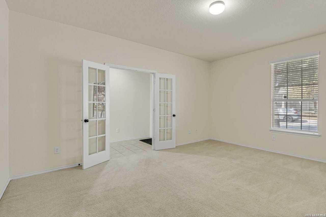 322 Walnut Crst - Photo 5 of 33